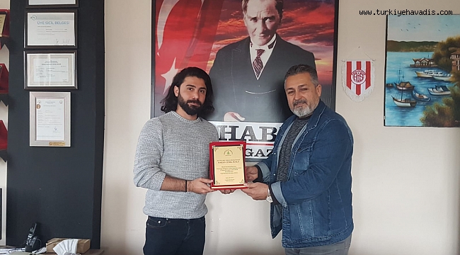 YEŞİLÇAM MEDYADAN SES SANATÇISI VE BESTEKAR HAKAN CEMİL SÜSLÜ'YE ÖDÜL