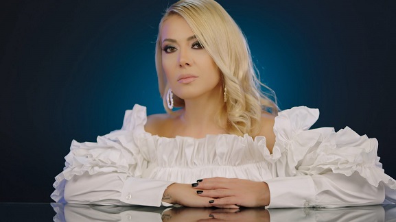 Esra Özmen Yaralı Kalp ile Yeniden!