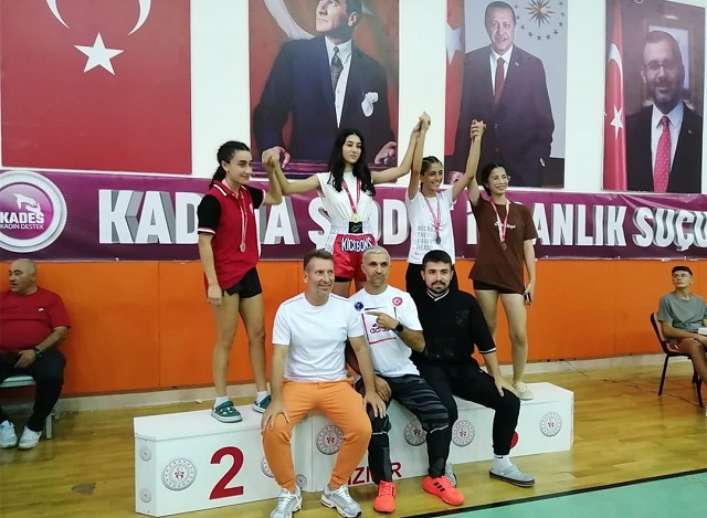 9 Eylül'e Kick Boks Maçları Damgasını Vurdu!
