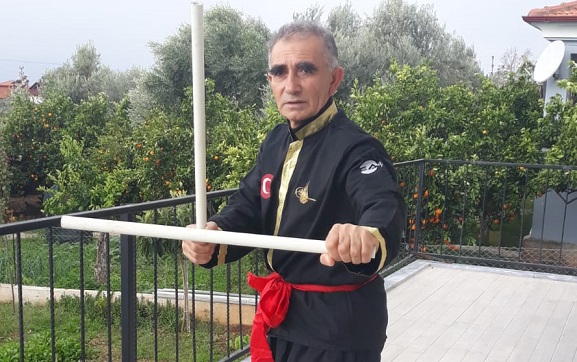 YILLARINI SAVUNMA SPORLARINA ADAYAN DURSUN GÖK KIZINI ŞAMPİYONAYA HAZIRLIYOR!