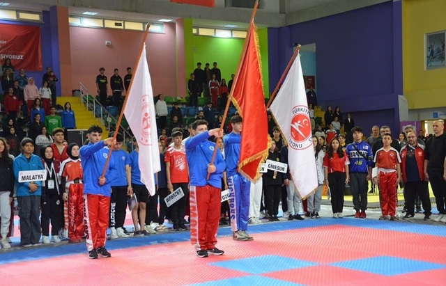 KİCK BOKS TÜRKİYE ŞAMPİYONASI MERSİNE START ALDI